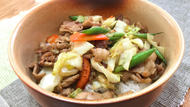 めんつゆでちゃちゃっとカレー豚丼の巻